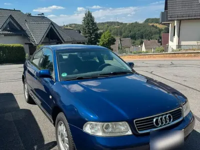 Gebraucht Audi A4 100 PS (73 kW) 1999 Blau Limousine