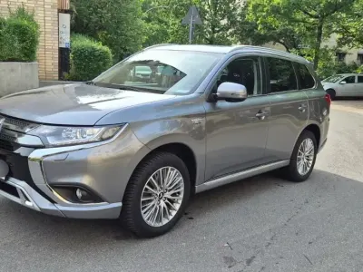 Gebraucht Mitsubishi Outlander P-HEV 224 PS (164 kW) 2020 Silber SUV