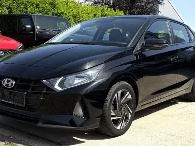 Gebraucht Hyundai i20 84 PS (61 kW) 2022 Schwarz Kleinwagen