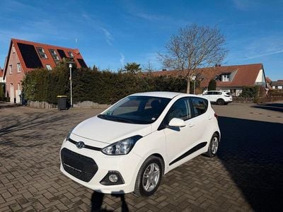 Gebraucht Hyundai i10 Trend 87 PS (63 kW) 2016 Weiß Kleinwagen