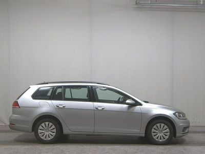 Gebraucht VW Golf VII Trendline 116 PS (85 kW) 2019 Tungsten silver metallic Kombi