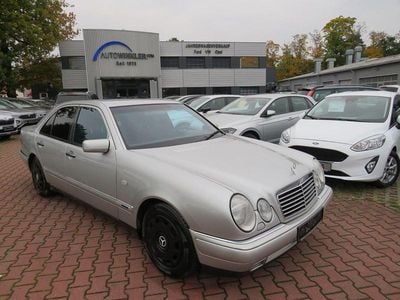 Gebraucht Mercedes E240 Avantgarde 170 PS (125 kW) 1998 Silber Limousine