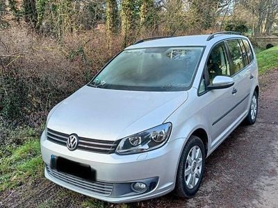 Silber Gebraucht 2014 VW Touran Trendline Van / Kleinbus | 9.500 € (Fairer Preis)