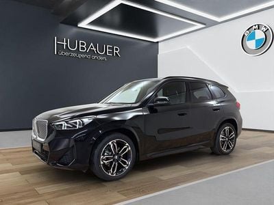 Schwarz Neu 2025 BMW iX1 M Sport SUV | 48.889 € (Guter Preis)