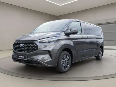 Neu Ford Tourneo Titanium 170 PS (125 kW) 2025 Magneticgrau (metallic) Van / Kleinbus