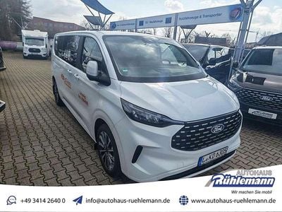 Second-hand Ford Tourneo Titanium 150 CP (110 kW) 2025 Alb Monovolum