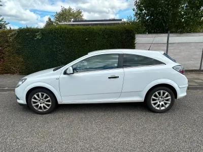 Gebraucht Opel Astra GTC 90 PS (66 kW) 2009 Weiß Coupé