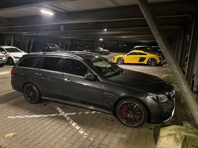 Grau Gebraucht 2015 Mercedes E63 AMG AMG Limousine | 24.999 €