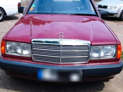 Gebraucht Mercedes 190 72 PS (52 kW) 1993 Rot Limousine