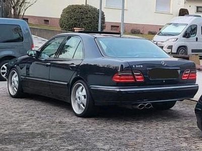 Second-hand Mercedes E320 Avantgarde 236 CP (173 kW) 2000 Albastru Berlinǎ