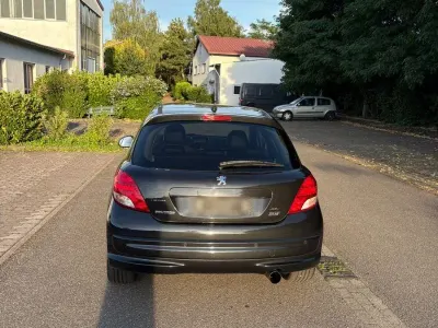 Gebraucht Peugeot 207 Premium 156 PS (114 kW) 2010 Schwarz Limousine