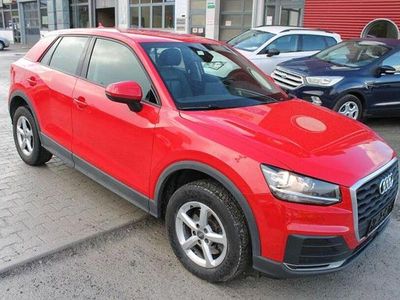 Rot Gebraucht 2016 Audi Q2 Comfort SUV | 10.880 € (Teuer)