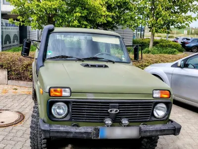 Gebraucht Lada niva 82 PS (60 kW) 2009 Grün SUV