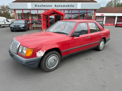 Gebraucht Mercedes 200 109 PS (80 kW) 1987 Rot Limousine
