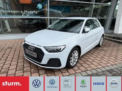 Gebraucht Audi A1 Sportback Ambiente 95 PS (69 kW) 2022 Gletscherweiß metallic Kleinwagen