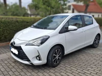 Gebraucht Toyota Yaris Team 111 PS (81 kW) 2018 Weiß Limousine