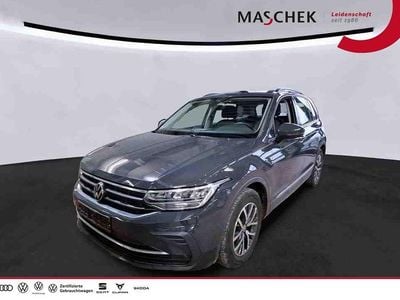 Gebraucht VW Tiguan Life 131 PS (96 kW) 2022 Grau SUV