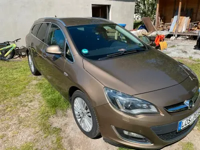 Gebraucht Opel Astra 165 PS (121 kW) 2013 Gold Kombi