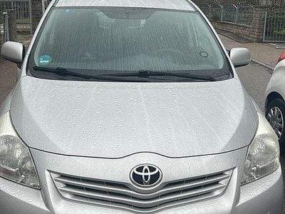 Gebraucht Toyota Verso 177 PS (130 kW) 2010 Silber Van / Kleinbus