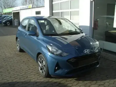 Gebraucht Hyundai i10 Comfort 63 PS (46 kW) 2025 Vibrant blue Kleinwagen