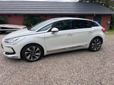 Gebraucht Citroën DS5 Chic 156 PS (114 kW) 2013 Weiß Kleinwagen