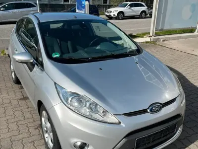 Usata Ford Fiesta 82 CV (60 kW) 2009 Argento Utilitaria