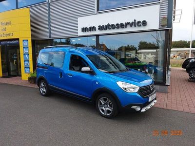 Blau Gebraucht 2020 Dacia Dokker Stepway Van / Kleinbus | 15.500 € (Etwas zu teuer)