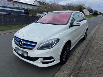 Gebraucht Mercedes B Electric Drive 131 kW (179 PS) 2015 Weiß Van / Kleinbus