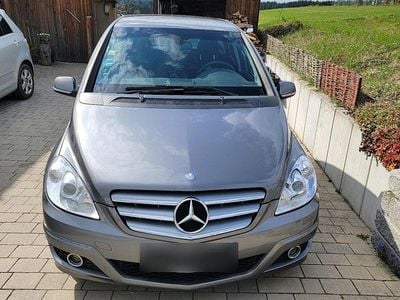 Gebraucht Mercedes 180 109 PS (80 kW) 2008 Grau Limousine