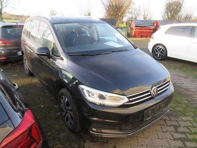Używany VW Touran Active 150 KM (110 kW) 2021 Czarny Minivan
