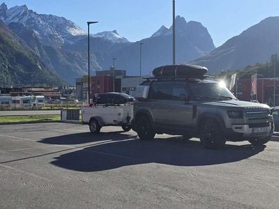 Gebraucht Land Rover Defender SE 249 PS (183 kW) 2021 Grün SUV