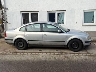 Gebraucht VW Passat Basis 101 PS (74 kW) 1998 Silber Limousine