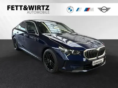 Gebraucht BMW 550e Performance 489 PS (359 kW) 2024 Bmw individual tansanitblau metallic Limousine