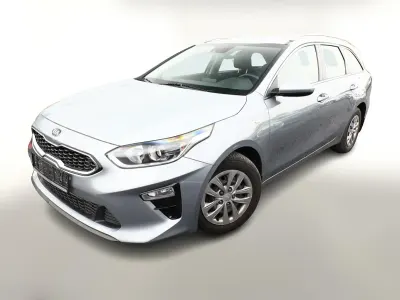 Gebraucht Kia Ceed Vision 140 PS (102 kW) 2019 Lunar silber metallic Kleinwagen