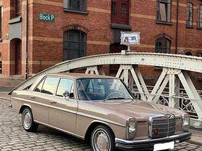 Beige Gebraucht 1972 Mercedes W114 Limousine | 20.500 €
