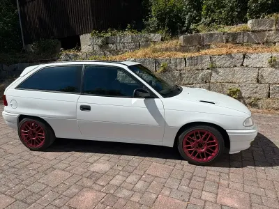 Gebraucht Opel Astra 150 PS (110 kW) 1995 Weiß Limousine