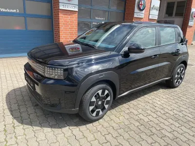 Neu Fiat Grande Panda Icon 83 kW (113 PS) 2026 Schwarz Kleinwagen