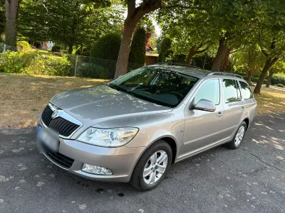 Gebraucht Skoda Octavia Ambiente 140 PS (102 kW) 2010 Silber Kombi