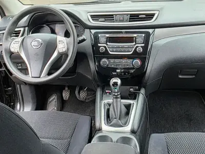 Gebraucht Nissan Qashqai 110 PS (80 kW) 2015 Schwarz SUV