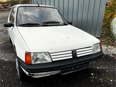 Weiß Gebraucht 1989 Peugeot 205 Kleinwagen | 300 €