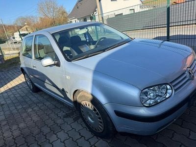 Silber Gebraucht 2002 VW Golf IV Kleinwagen | 2.000 € (Fairer Preis)