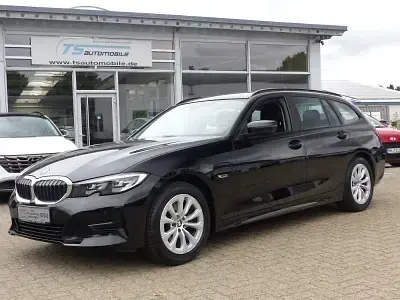 Gebraucht BMW 320e Advantage 204 PS (150 kW) 2021 Schwarz Limousine
