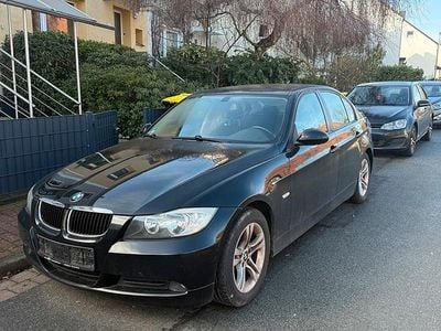Gebraucht BMW 320 143 PS (105 kW) 2008 Schwarz Limousine