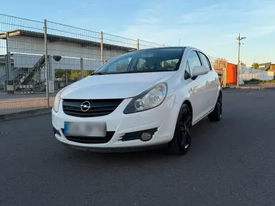 Używany Opel Corsa Color Edition 101 KM (74 kW) 2010 Biały Hatchback