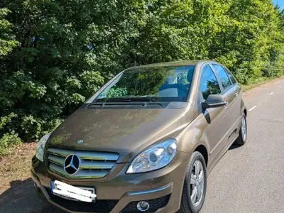 Gebraucht Mercedes B180 109 PS (80 kW) 2010 Braun Van / Kleinbus