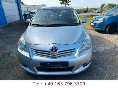Begagnad Toyota Verso Basis 126 HK (92 kW) 2009 Silver Minibuss