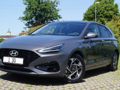 Neu Hyundai i30 150 PS (110 kW) 2026 Ecotronic grey Limousine
