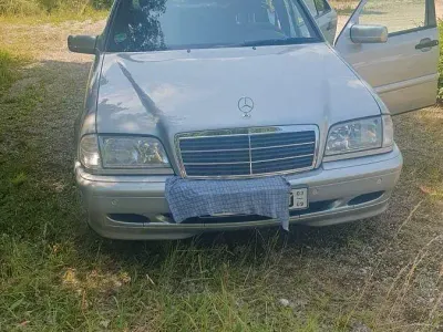 Gebraucht Mercedes C180 122 PS (89 kW) 2000 Silber Limousine