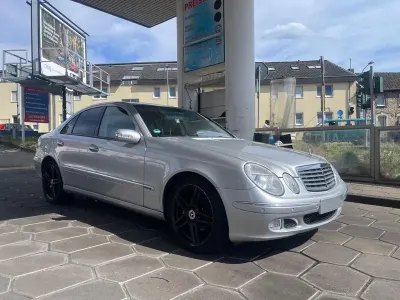 Gebraucht Mercedes E240 Classic 177 PS (130 kW) 2003 Silber Limousine
