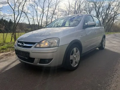 Używany Opel Corsa 80 KM (58 kW) 2005 Srebrny Hatchback